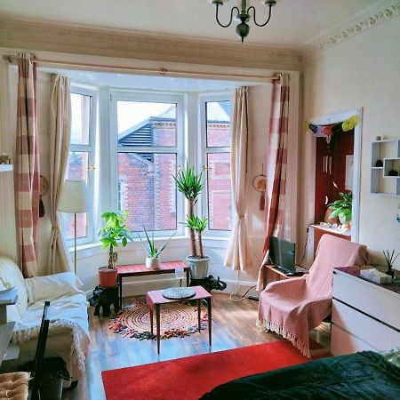 Spacious flat in Bridgeton, Glasgow Exterior foto