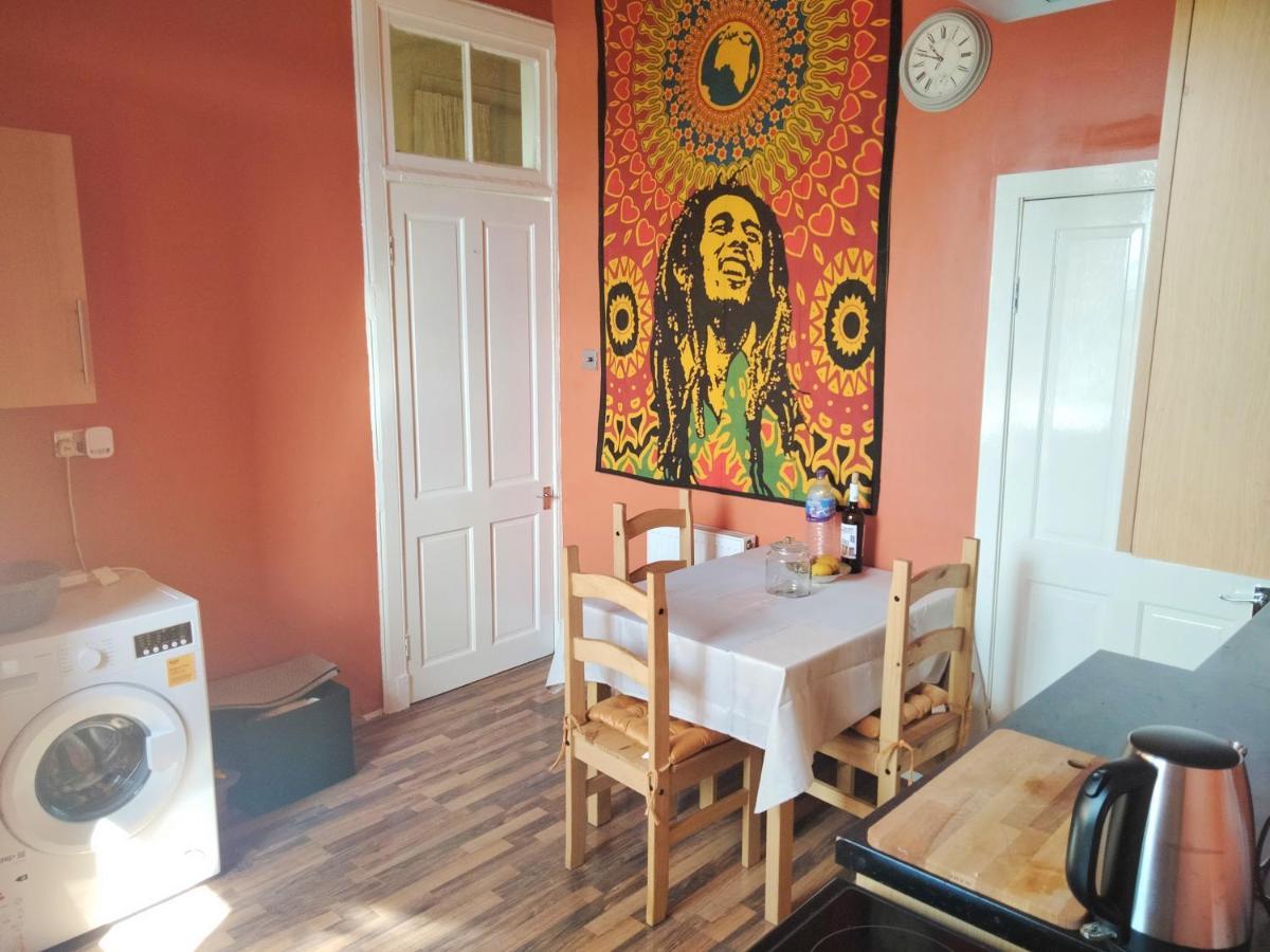 Spacious flat in Bridgeton, Glasgow Exterior foto